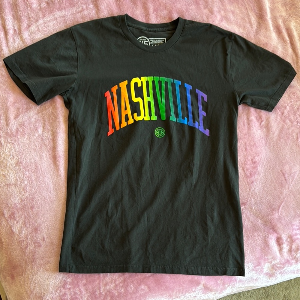 Black Size‎ Medium Short Sleeve Tee with Nashville Print